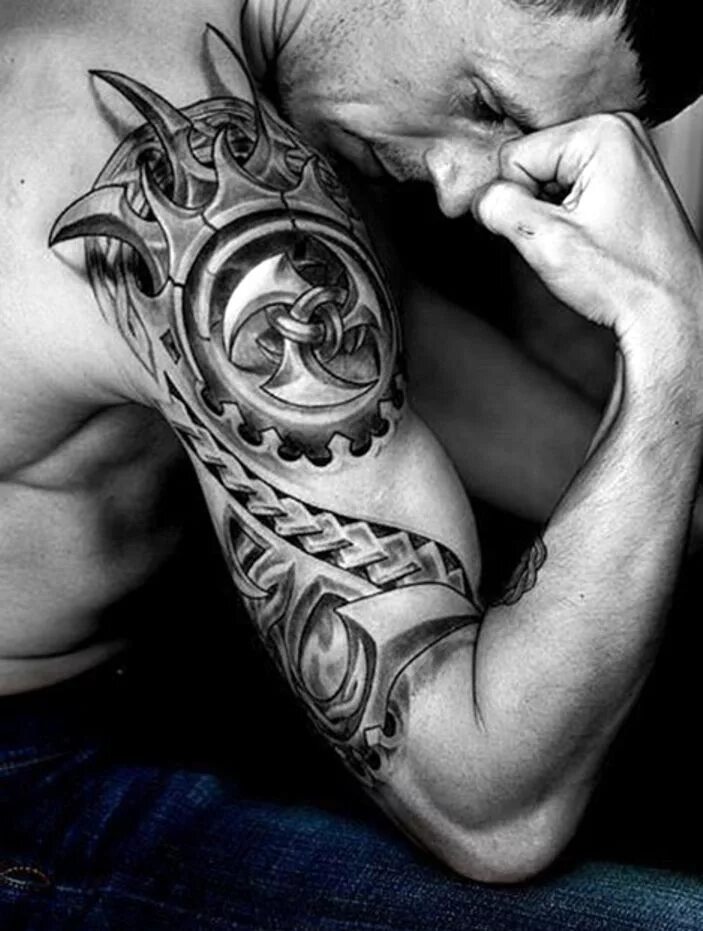 Татуировки на правом плече. Тату для мужчин. Красивые тату на плече. Тату на плече мужские. Художественные тату для мужчин.